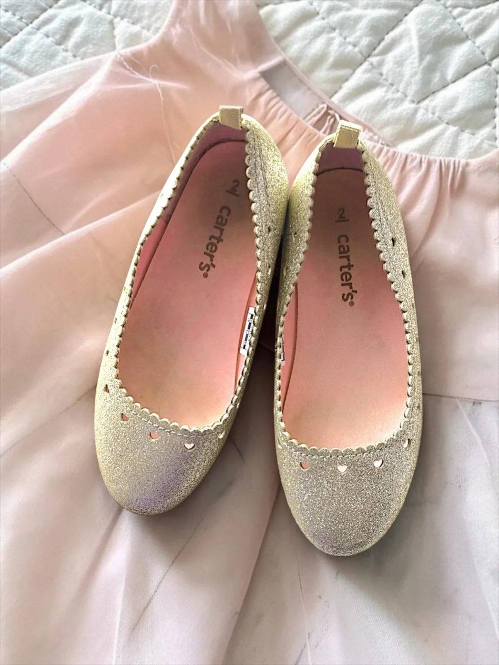 Carter’s Girls Flats 🩰 Gold Glitter Heart‑Cutout Size 2 Gently Worn